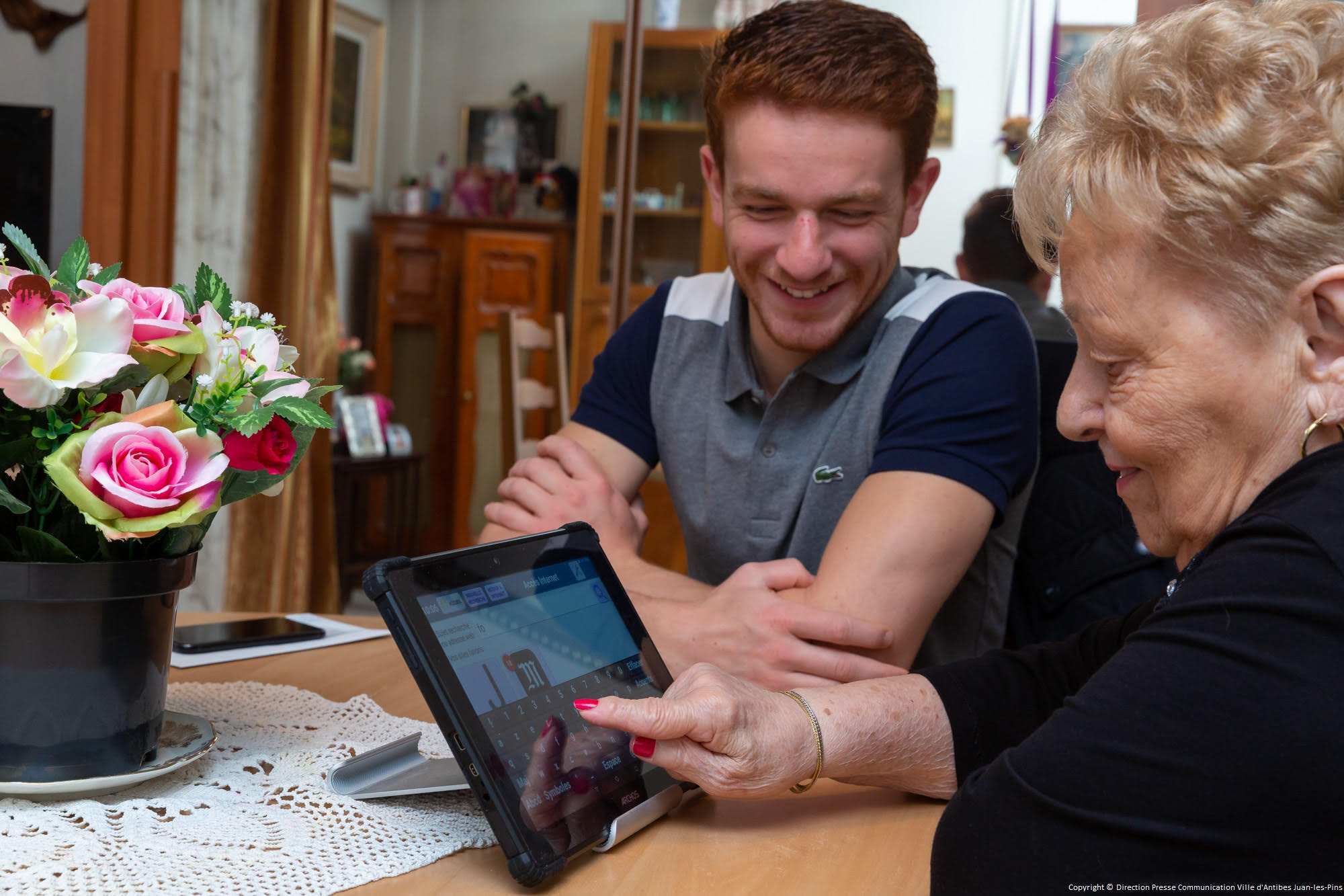 Illustration de l'article sur  COVID-19 | Facilotab est gratuitpour aider les seniors isols